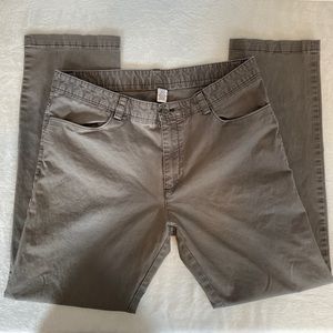 Calvin Klein Lightweight Pants Size: 34/32